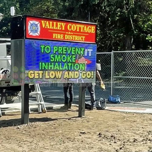 Fire safety message on electronic sign.